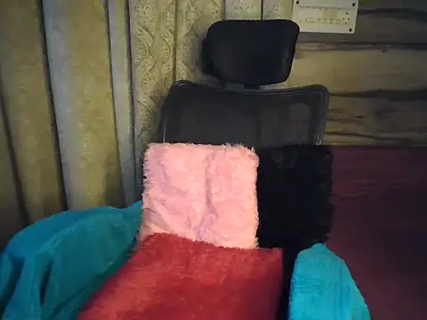 Trezza online show from November 2025 09:04:01 PM