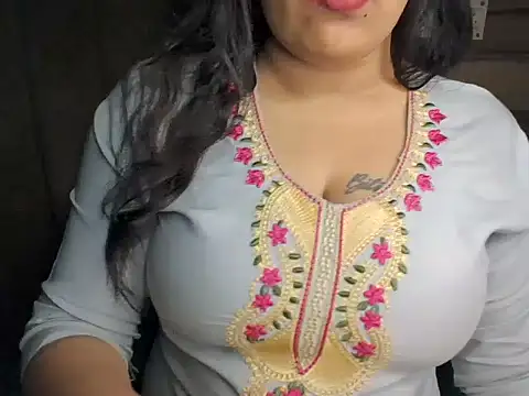 Trezza online show from November 2025 11:30:01 PM