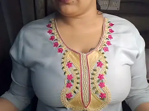 Trezza online show from October 2025 11:37:01 PM