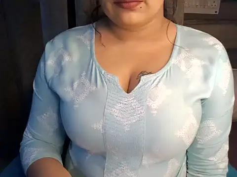 Trezza online show from November 2025 11:09:02 PM