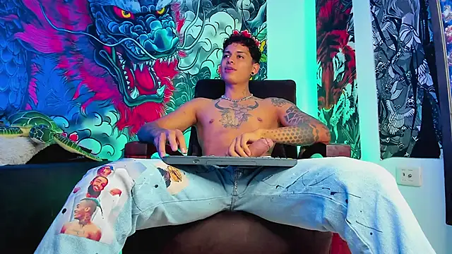 Snapshot of Maxi_Gray chatting on September 2025 05:40:01 AM Maxi Gray online show from September 2025 05:40:01 AM