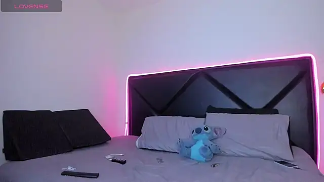 ScarlettAndClark online show from March 2026 02:40:01 AM