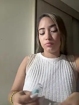 ScarlettAndClark online show from May 2026 04:16:01 AM