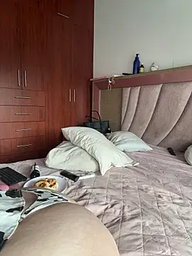 Venus queenn online show from December 2025 03:11:01 PM