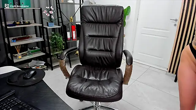 Snapshot of fireflowers_ chatting on February 2025 02:18:01 AM fireflowers online show from February 2025 02:18:01 AM