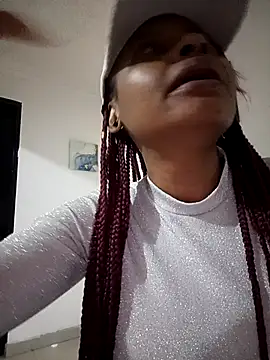 Snapshot of Dominik_girl chatting on March 2025 02:29:01 AM Dominik girl online show from March 2025 02:29:01 AM