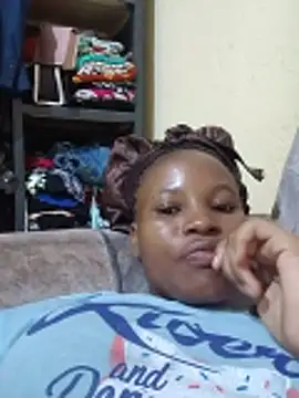 Snapshot of petite_babe chatting on June 2026 06:07:02 PM petite babe online show from June 2026 06:07:02 PM