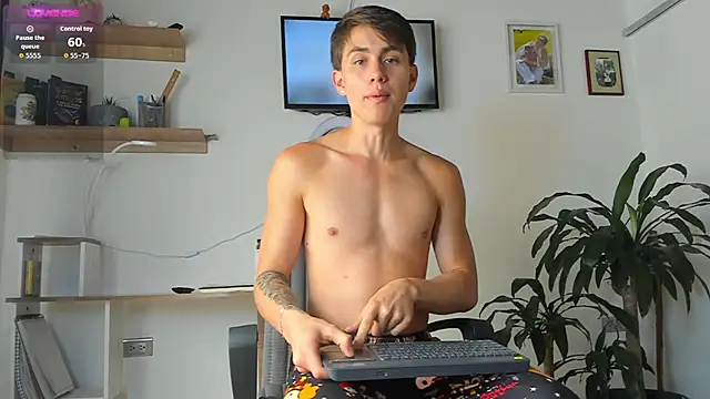 manucute 23  online show from October 2025 02:18:02 PM