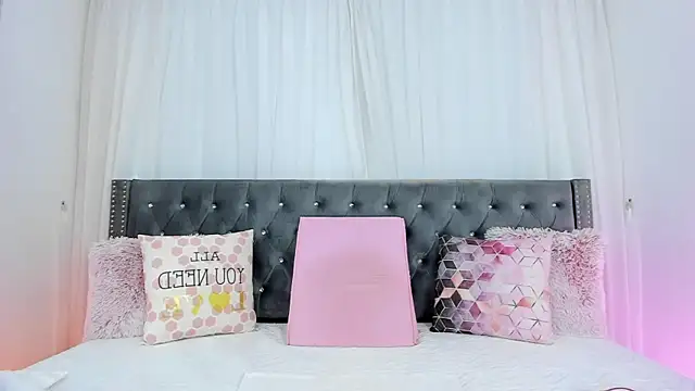 IsabellaJames online show from October 2025 12:03:01 PM