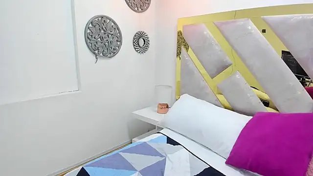 Oriana Guzman online show from February 2025 02:57:01 PM