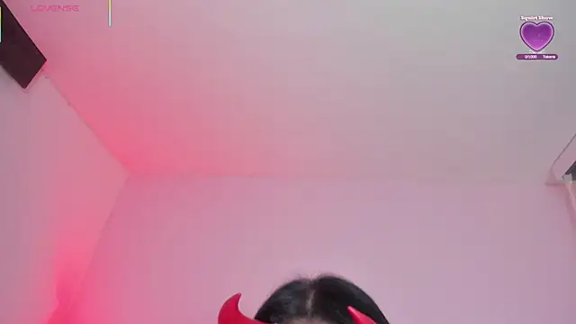 Oriana Guzman online show from October 2025 07:32:01 PM