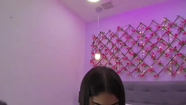 Oriana Guzman online show from March 2025 04:00:02 PM