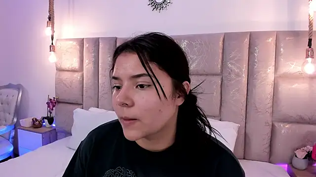 Oriana Guzman online show from June 2026 02:28:01 AM