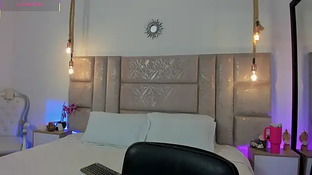 Oriana Guzman online show from July 2026 12:43:01 AM