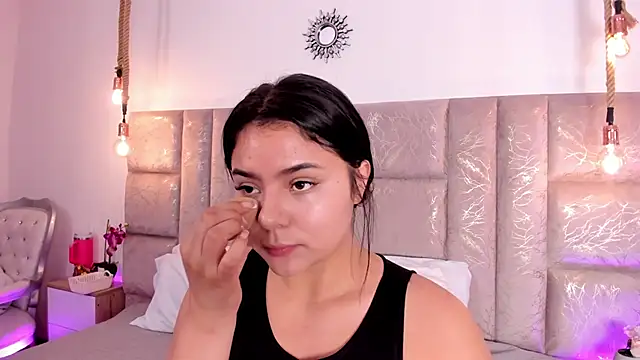 Oriana Guzman online show from June 2026 06:22:01 AM