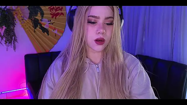 albaismynameX online show from November 2025 12:09:02 PM