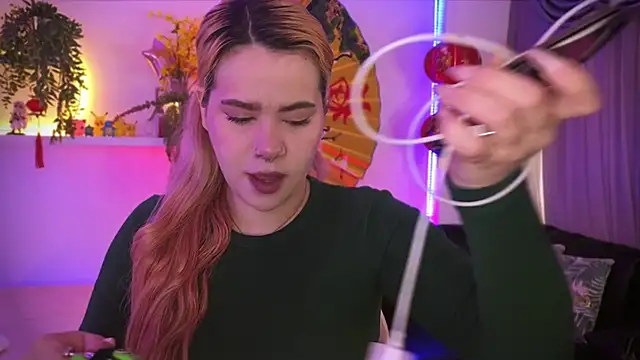 albaismynameX online show from December 2025 12:15:02 PM