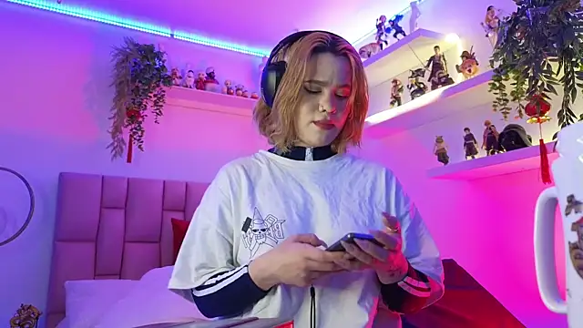 albaismynameX online show from November 2025 12:20:01 PM