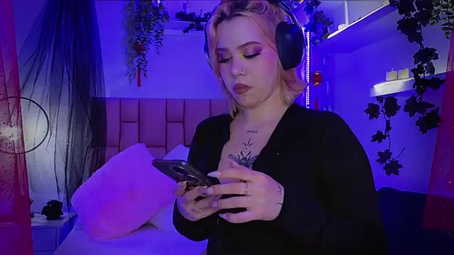 albaismynameX online show from October 2025 12:17:02 PM