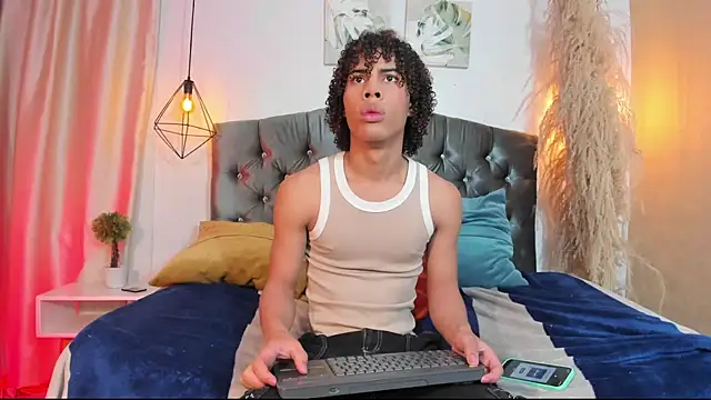 kleo helenos online show from October 2025 01:40:02 AM