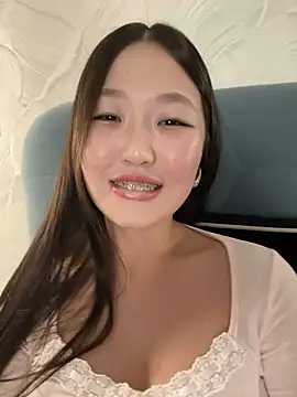 Snapshot of Aiko_Yumi chatting on March 2025 05:25:02 PM Aiko Yumi online show from March 2025 05:25:02 PM
