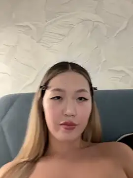 Aiko Yumi online show from November 2025 11:19:01 PM