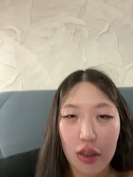 Snapshot of Aiko_Yumi chatting on January 2025 04:09:01 PM Aiko Yumi online show from January 2025 04:09:01 PM