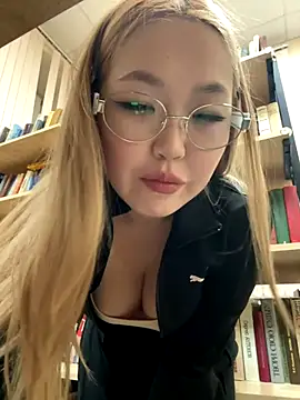 Aiko Yumi online show from December 2025 04:44:01 PM