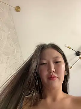 Snapshot of Aiko_Yumi chatting on December 2024 05:16:02 PM Aiko Yumi online show from December 2024 05:16:02 PM