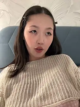 Snapshot of Aiko_Yumi chatting on September 2025 09:11:01 PM Aiko Yumi online show from September 2025 09:11:01 PM