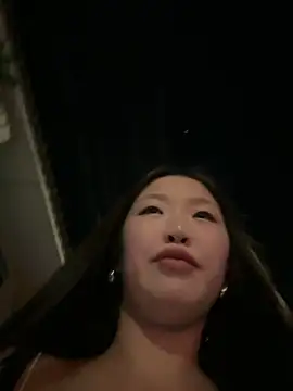 Snapshot of Aiko_Yumi chatting on December 2024 04:18:01 PM Aiko Yumi online show from December 2024 04:18:01 PM