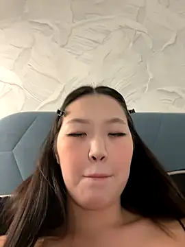 Snapshot of Aiko_Yumi chatting on September 2025 10:10:02 PM Aiko Yumi online show from September 2025 10:10:02 PM
