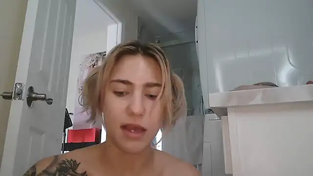 Snapshot of NatalieKneals chatting on December 2025 05:41:02 PM NatalieKneals online show from December 2025 05:41:02 PM