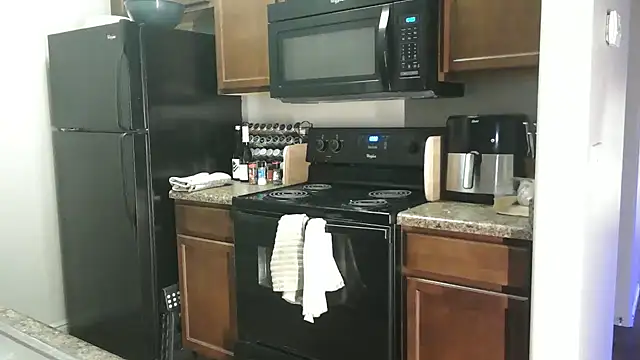 NatalieKneals online show from February 2025 07:02:02 AM