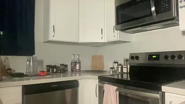 NatalieKneals online show from January 2026 04:38:02 AM