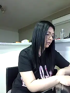 Snapshot of Milf_Abigail chatting on March 2025 04:07:01 AM Milf Abigail online show from March 2025 04:07:01 AM