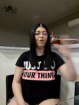 Snapshot of Milf_Abigail chatting on March 2025 04:13:01 AM Milf Abigail online show from March 2025 04:13:01 AM