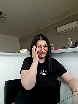 Snapshot of Milf_Abigail chatting on March 2025 07:01:01 AM Milf Abigail online show from March 2025 07:01:01 AM
