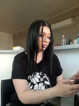 Snapshot of Milf_Abigail chatting on March 2025 05:35:01 AM Milf Abigail online show from March 2025 05:35:01 AM