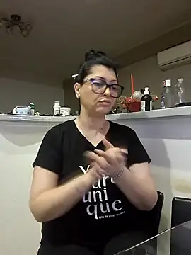 Milf Abigail online show from November 2025 12:27:02 AM