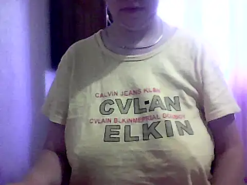 Snapshot of AnaXBerry chatting on October 2025 06:39:02 AM AnaXBerry online show from October 2025 06:39:02 AM