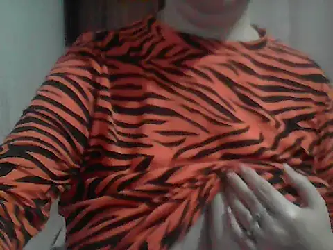 AnaXBerry online show from February 2026 06:32:01 PM