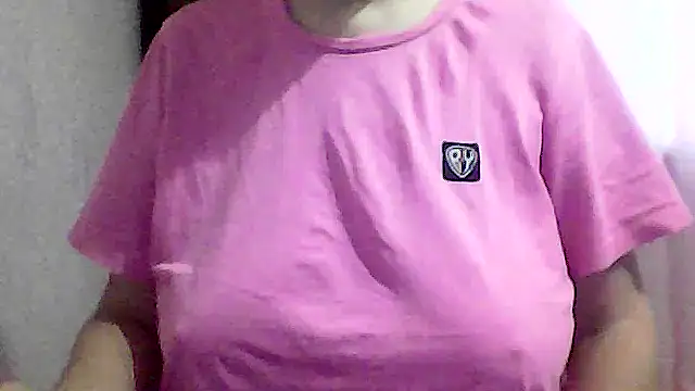 Snapshot of AnaXBerry chatting on November 2025 07:01:01 AM AnaXBerry online show from November 2025 07:01:01 AM