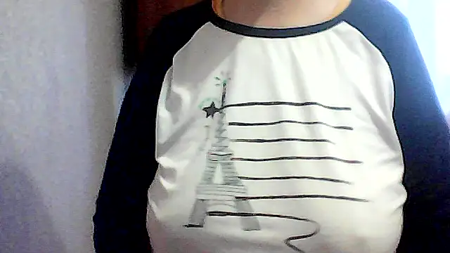 Snapshot of AnaXBerry chatting on October 2025 06:32:02 AM AnaXBerry online show from October 2025 06:32:02 AM