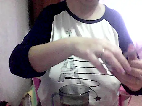 Snapshot of AnaXBerry chatting on November 2025 06:28:02 AM AnaXBerry online show from November 2025 06:28:02 AM