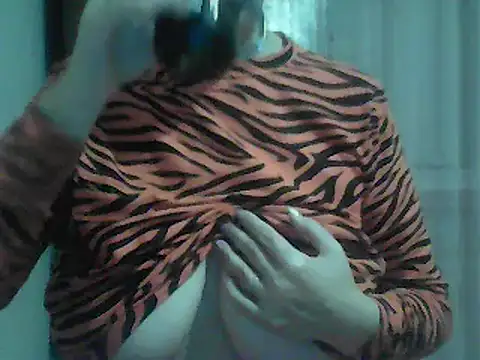 AnaXBerry online show from December 2025 06:08:01 PM