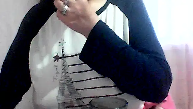 Snapshot of AnaXBerry chatting on November 2025 06:51:02 AM AnaXBerry online show from November 2025 06:51:02 AM