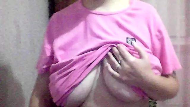 Snapshot of AnaXBerry chatting on October 2025 06:42:02 PM AnaXBerry online show from October 2025 06:42:02 PM