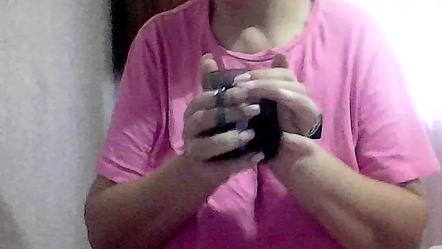 Snapshot of AnaXBerry chatting on October 2025 06:37:02 AM AnaXBerry online show from October 2025 06:37:02 AM