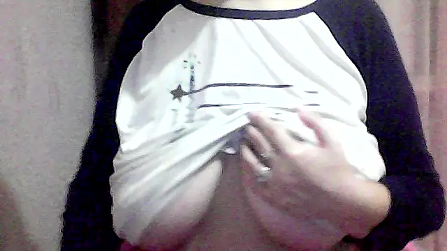 Snapshot of AnaXBerry chatting on November 2025 06:55:02 PM AnaXBerry online show from November 2025 06:55:02 PM